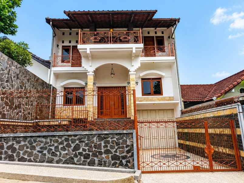 dijual rumah komplek pondok hijau