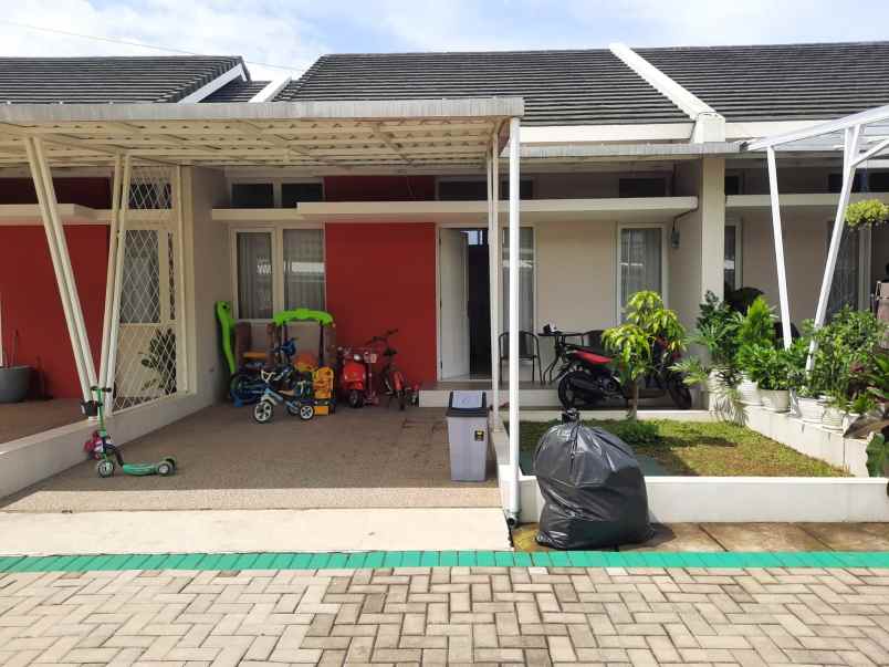 dijual rumah komplek sariwangi