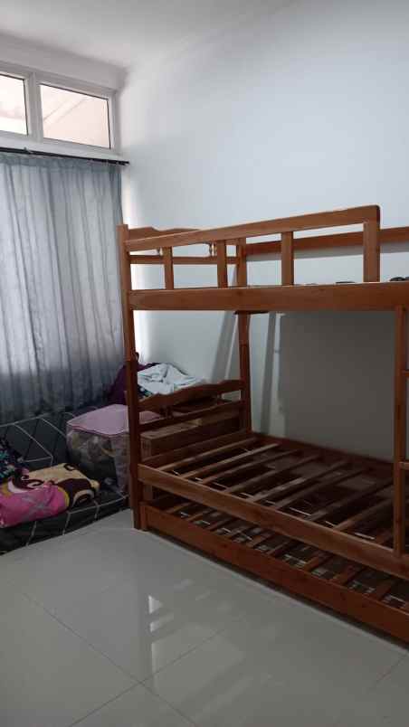 dijual rumah komplek sariwangi