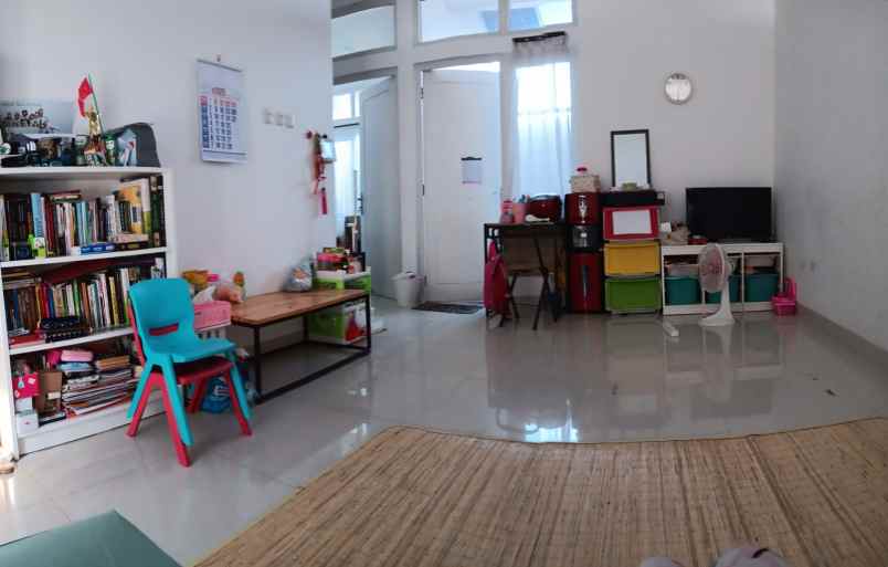 dijual rumah komplek sariwangi