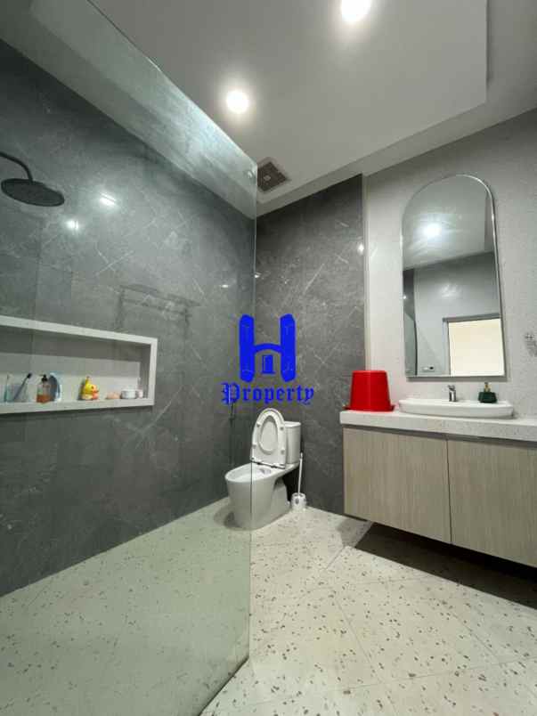 dijual rumah komplek taman malibu indah