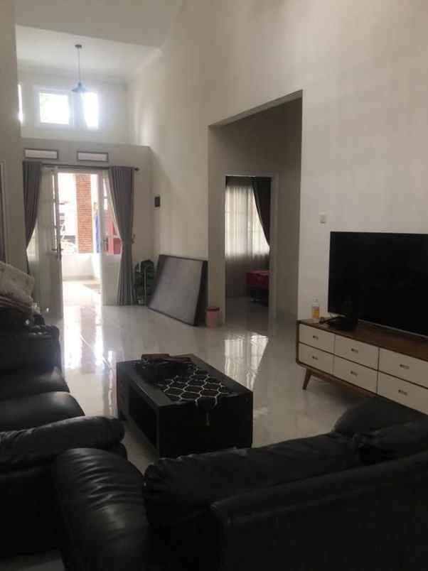 dijual rumah kotabaru parahyangan