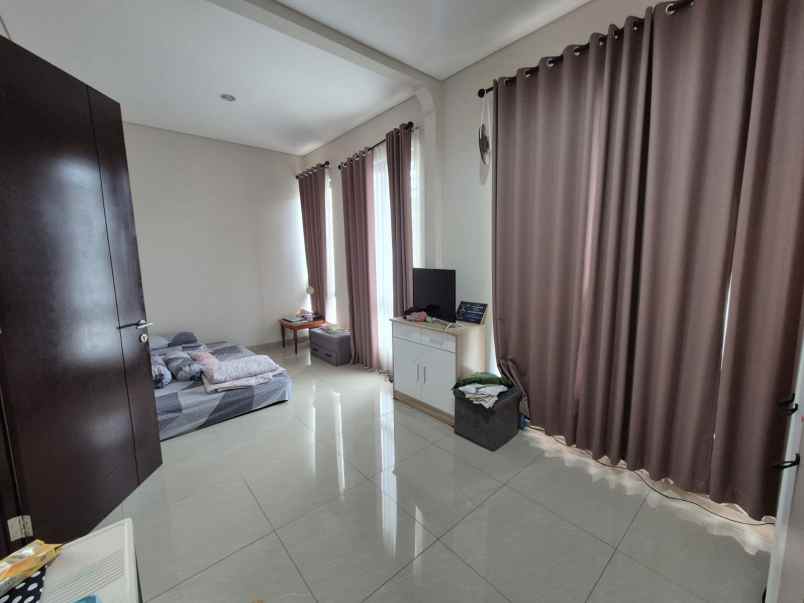 dijual rumah lagoon park bukit golf riverside