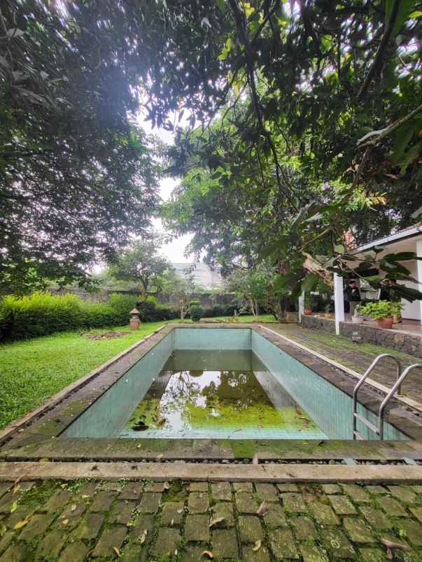 dijual rumah lama terawat jl ciumbuleuit bandung utara