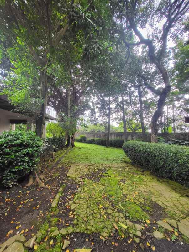 dijual rumah lama terawat jl ciumbuleuit bandung utara