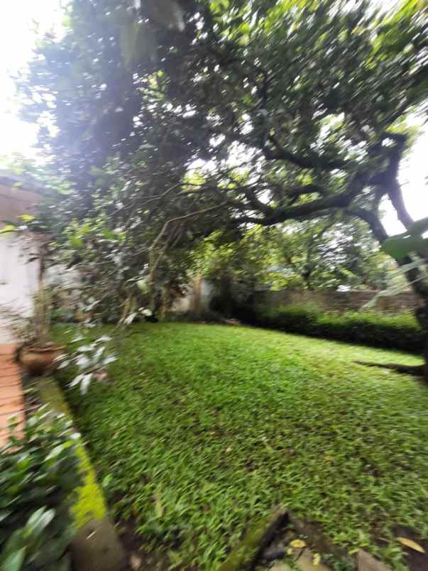 dijual rumah lama terawat jl ciumbuleuit bandung utara
