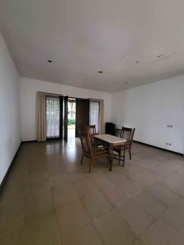 dijual rumah lama terawat jl ciumbuleuit bandung utara