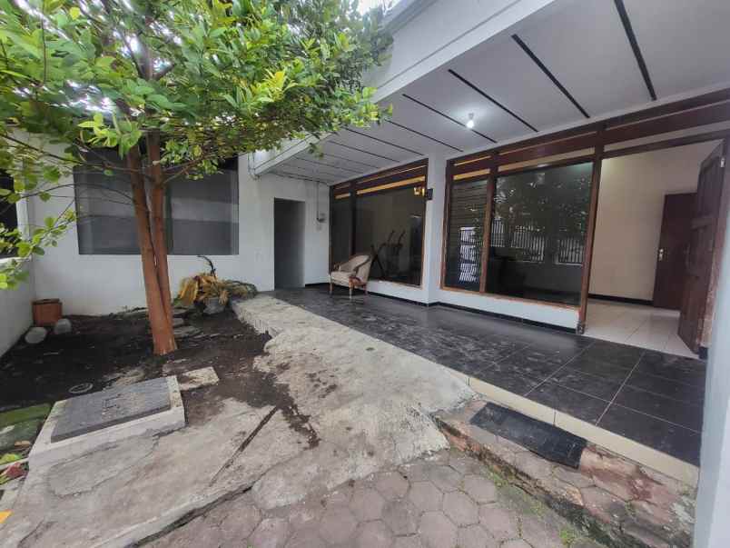 dijual rumah lebak arum