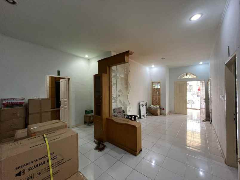 dijual rumah lebar 12 meter dikomplek cemara asri