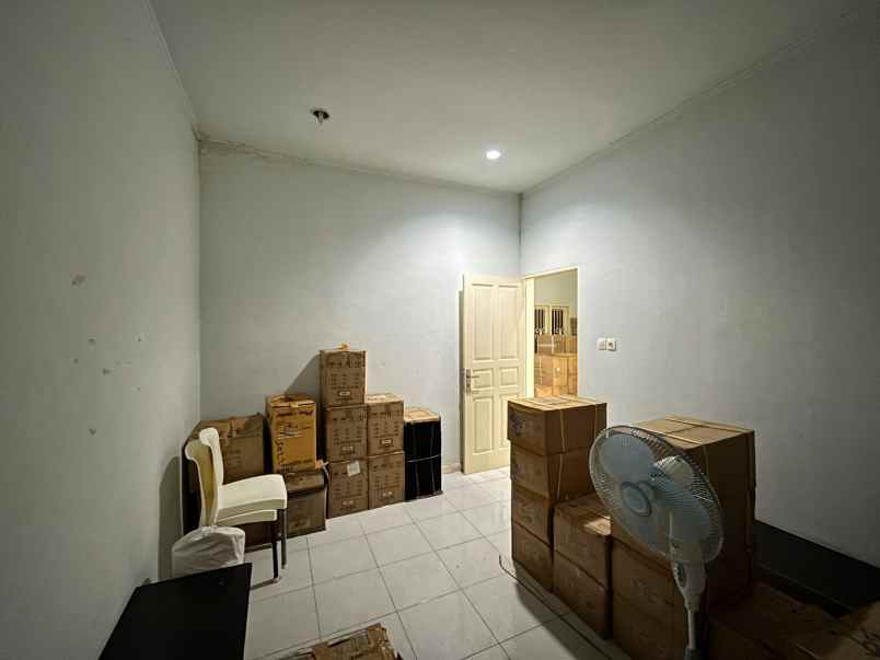 dijual rumah lebar 12 meter dikomplek cemara asri