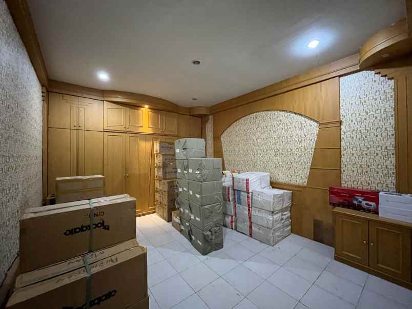 dijual rumah lebar 12 meter dikomplek cemara asri