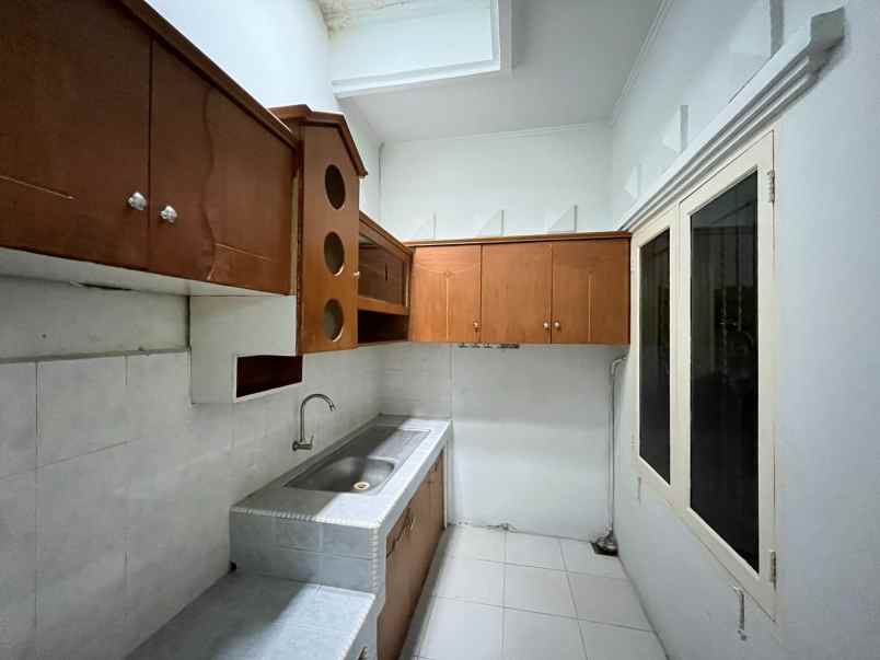 dijual rumah lebar 12 meter dikomplek cemara asri