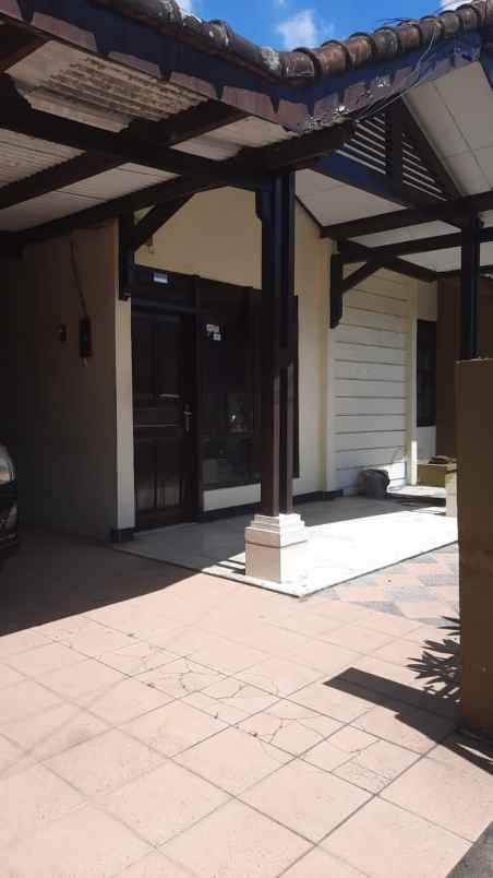 dijual rumah lokasi araya kota malang