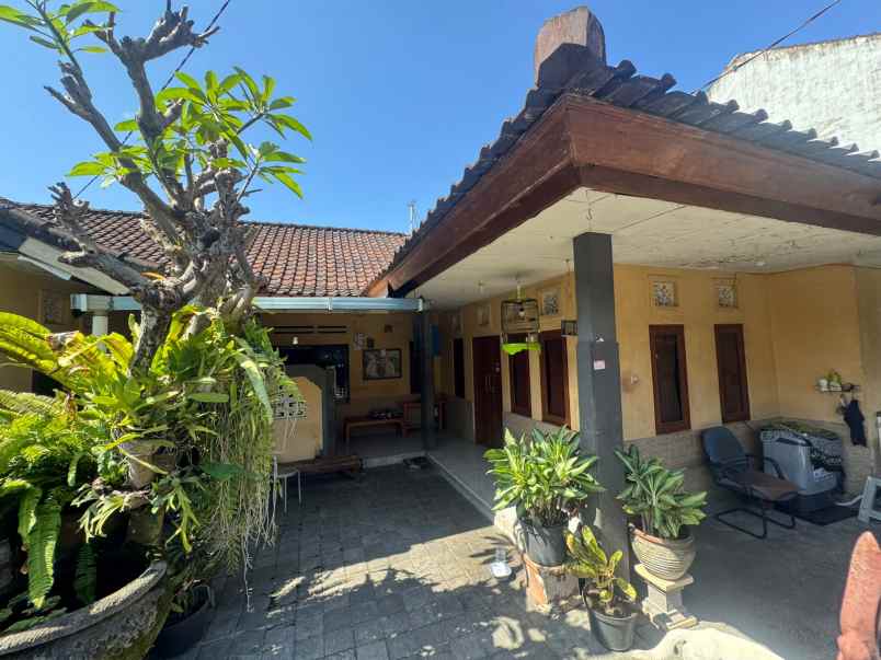 dijual rumah lokasi jalan waturenggong
