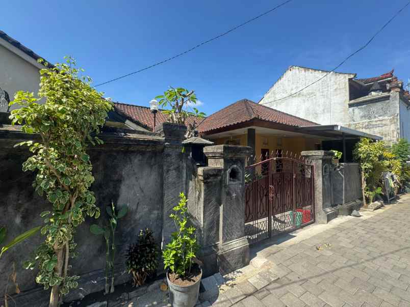 dijual rumah lokasi jalan waturenggong