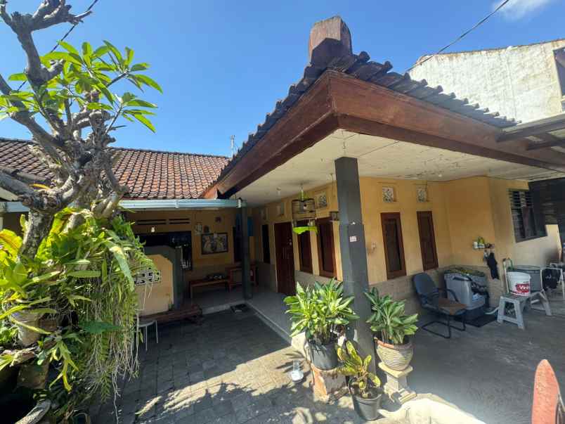 dijual rumah lokasi jalan waturenggong