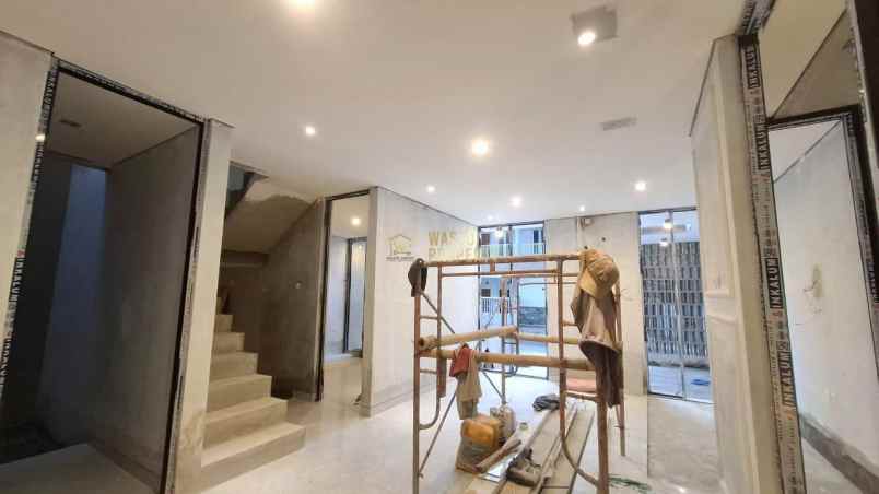 dijual rumah maguwoharjo kec depok kab