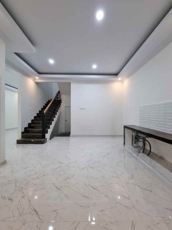 dijual rumah mampang pancoran mas depok