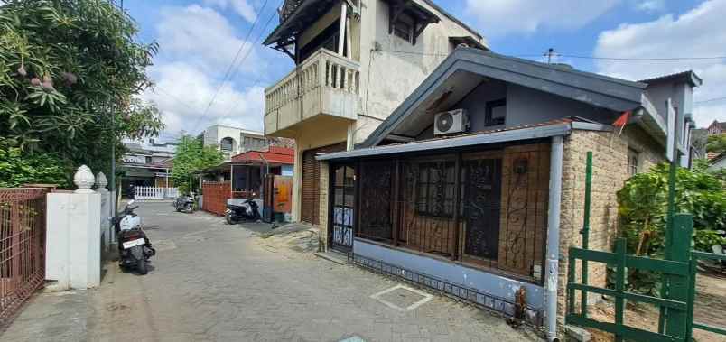 dijual rumah mantrijeron