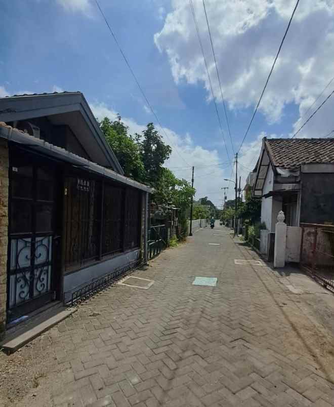 dijual rumah mantrijeron
