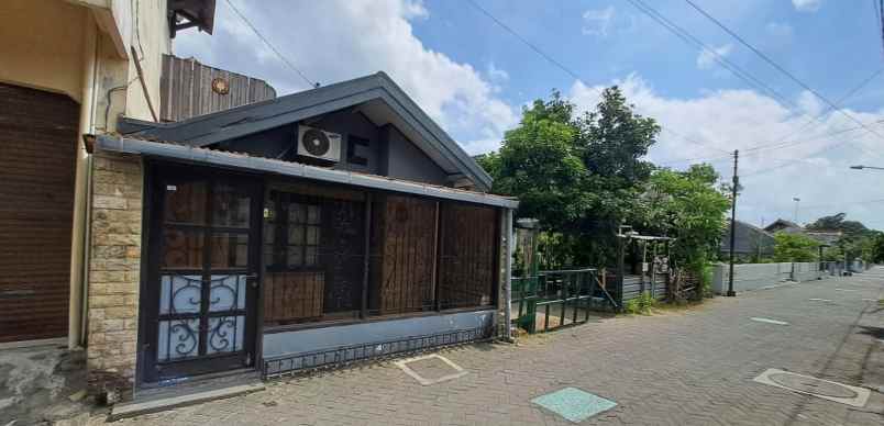 dijual rumah mantrijeron
