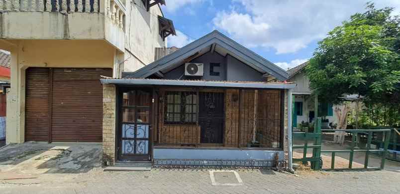 dijual rumah mantrijeron