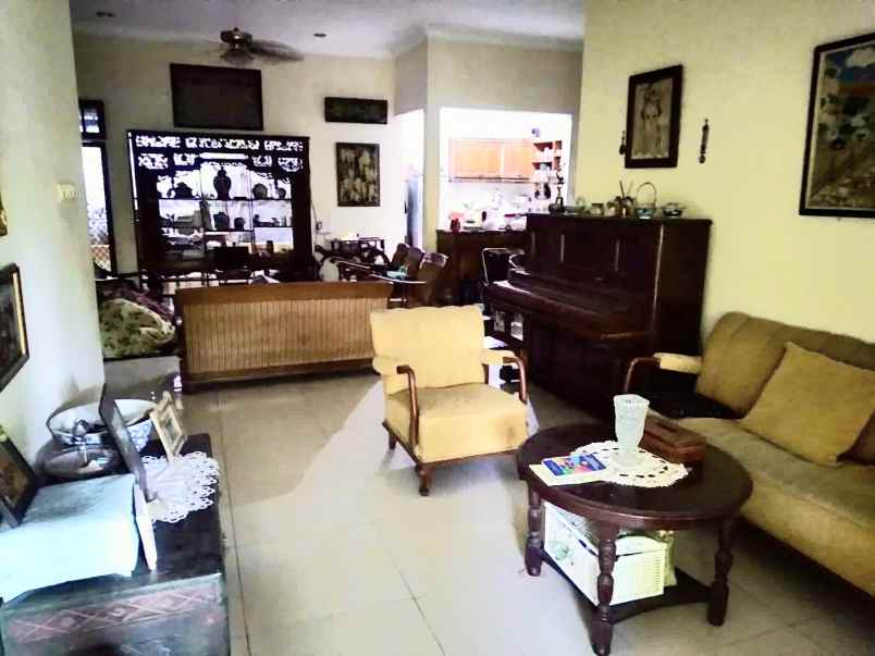 dijual rumah manyar indah