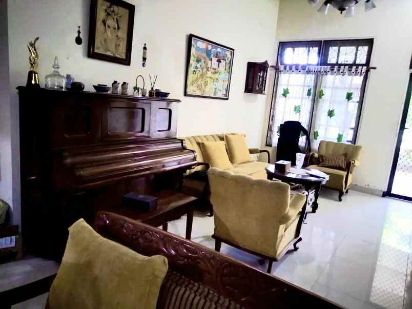 dijual rumah manyar indah