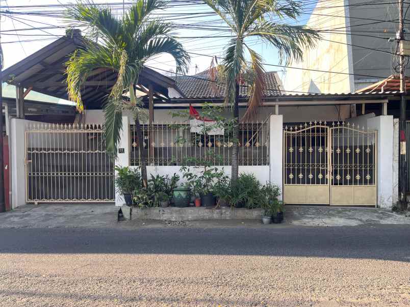 dijual rumah manyar kertoadi