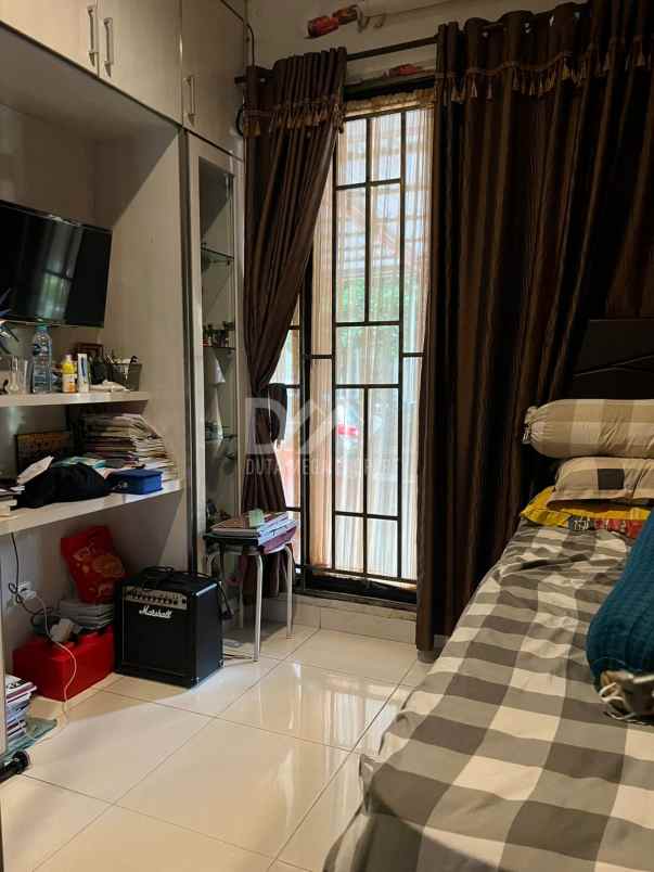 dijual rumah melia residence graha raya