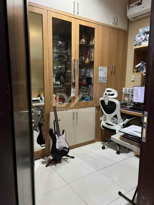 dijual rumah melia residence graha raya