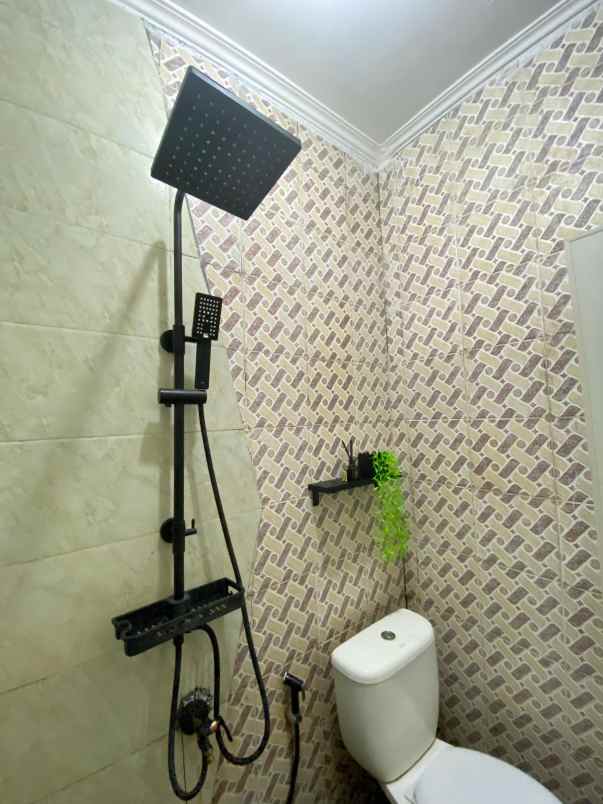 dijual rumah meruyung limo depok