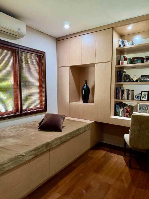 dijual rumah mewah di cibubur dengan taman yang asri