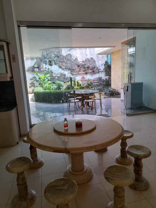 dijual rumah mewah lokasi jl pahlawan trip kota malang
