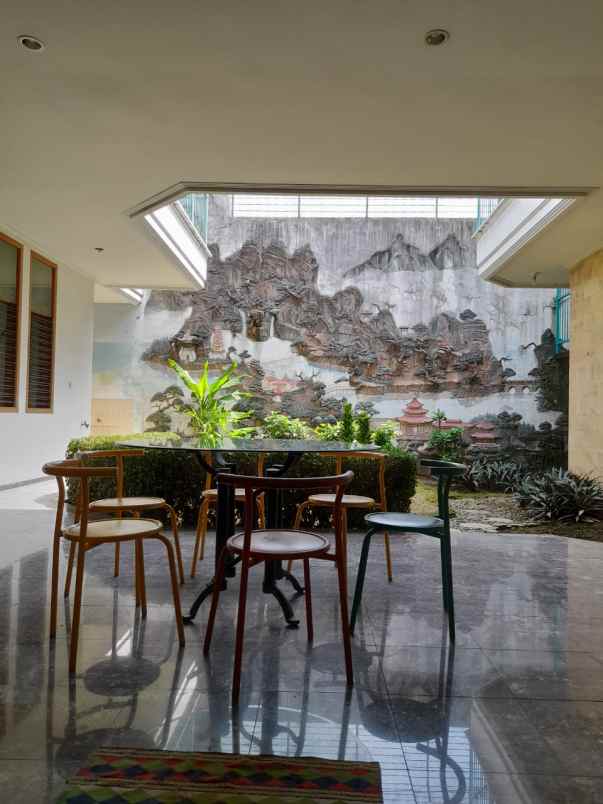 dijual rumah mewah lokasi jl pahlawan trip kota malang