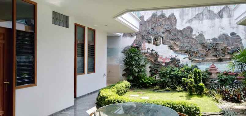 dijual rumah mewah lokasi jl pahlawan trip kota malang