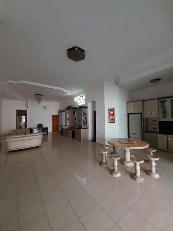 dijual rumah mewah lokasi jl pahlawan trip kota malang
