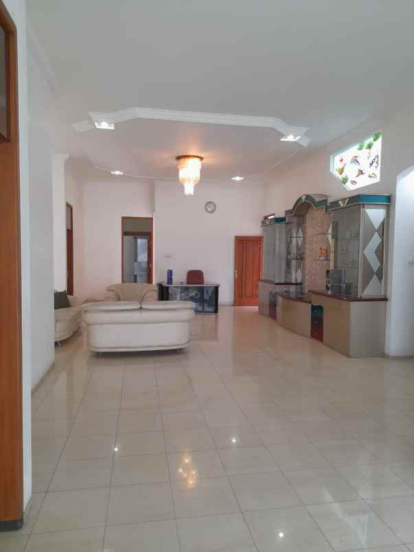 dijual rumah mewah lokasi jl pahlawan trip kota malang