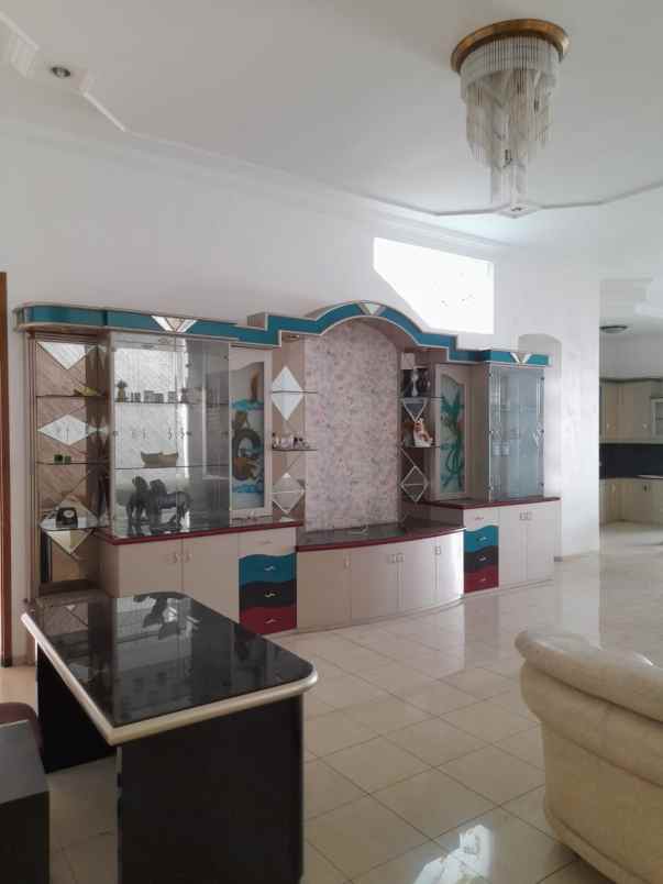dijual rumah mewah lokasi jl pahlawan trip kota malang