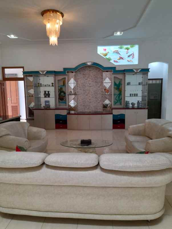 dijual rumah mewah lokasi jl pahlawan trip kota malang