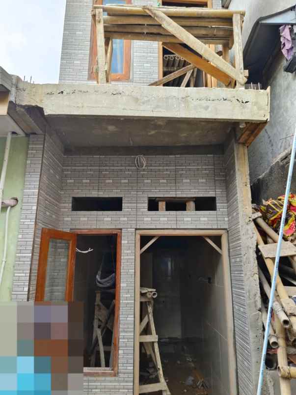 dijual rumah mungil 2 lantai lokasi dikawasan ciledug