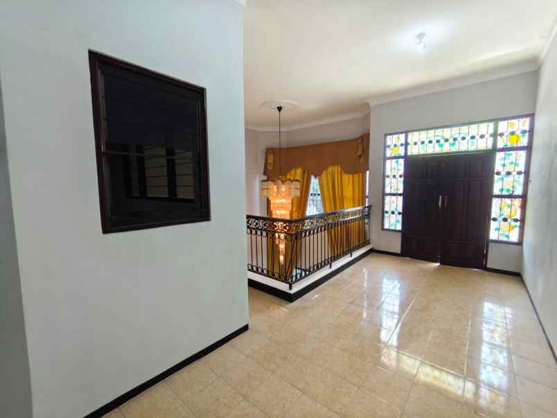 dijual rumah ngagel wasana