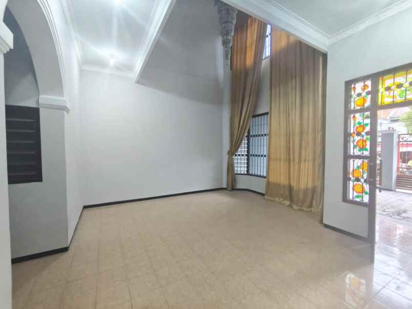 dijual rumah ngagel wasana