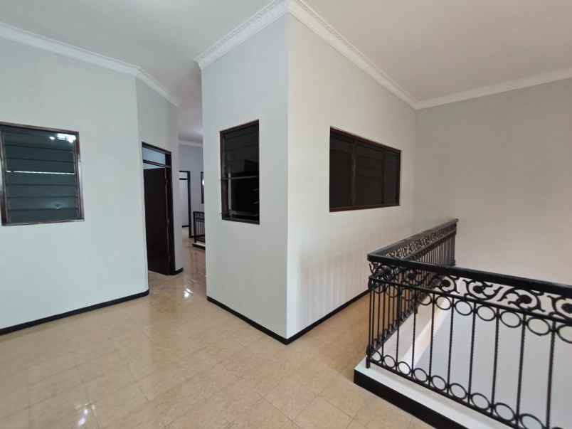 dijual rumah ngagel wasana