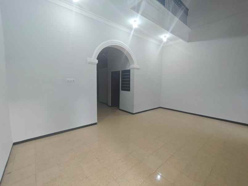 dijual rumah ngagel wasana