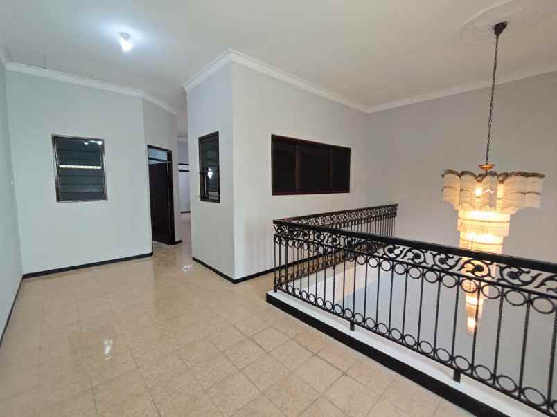 dijual rumah ngagel wasana