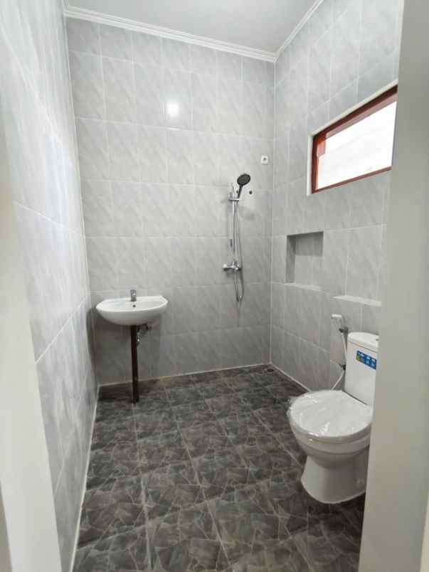 dijual rumah ngagel wasana