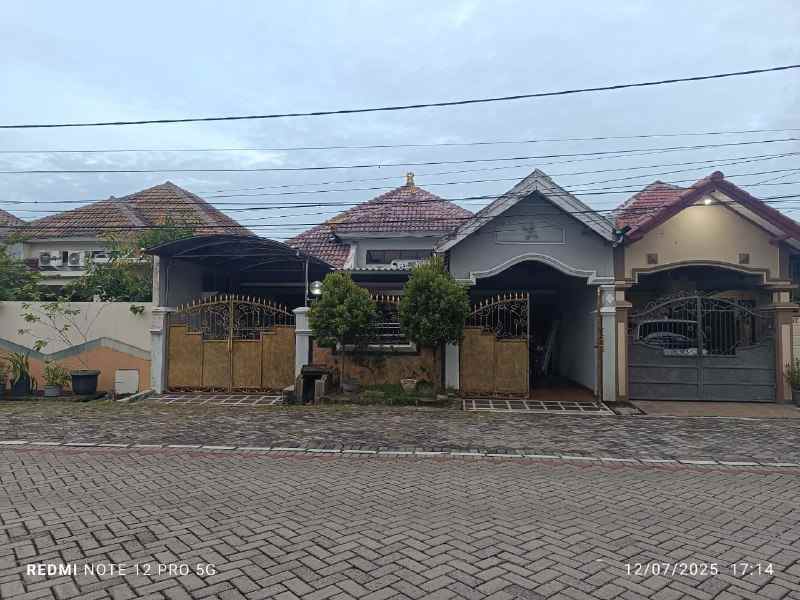 dijual rumah nirwana eksekutif