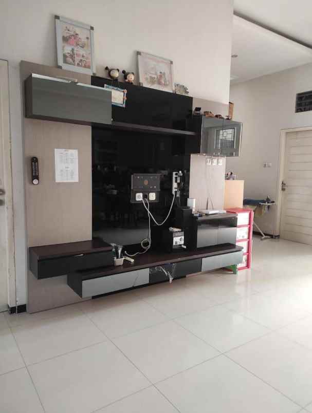 dijual rumah nirwana eksekutif