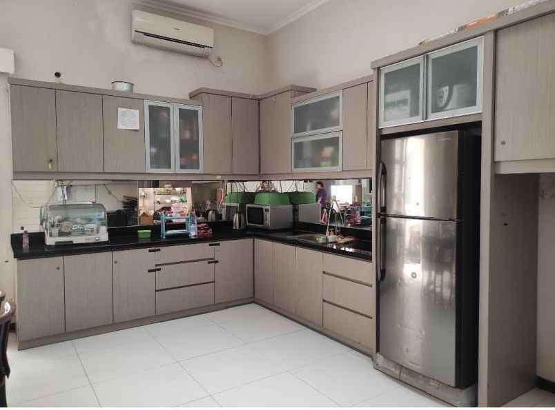 dijual rumah nirwana eksekutif
